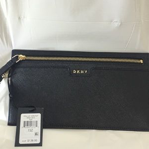 DKNY BLACK WRISTLET WALLET